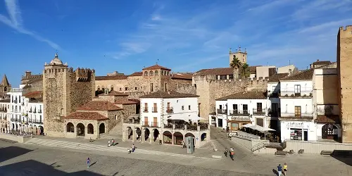 Oficina virtual en Granada centro, Andalucía, para autónomos y empresas de Cáceres. Recepción y envío de correspondencia, paquetería. Sala de reuniones