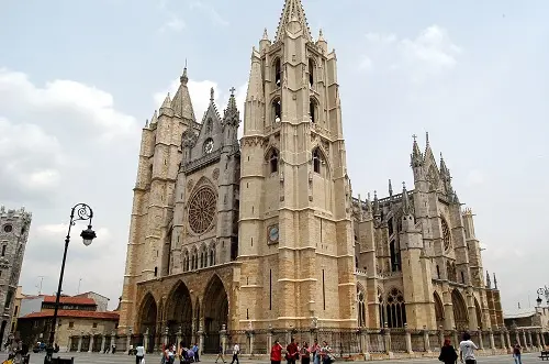 Oficina virtual en Granada centro, Andalucía, para autónomos y empresas de Santa María del Monte de Cea. Recepción y envío de correspondencia, paquetería. Sala de reuniones