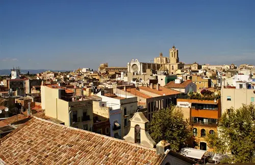 Oficina virtual en Granada centro, Andalucía, para autónomos y empresas de Prat de Comte. Recepción y envío de correspondencia, paquetería. Sala de reuniones